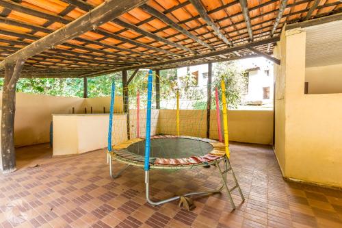 a ping pong table in a pavilion with a table at Pousada Atibaia in Atibaia