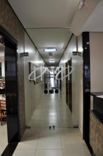 a corridor in a building with a long hallway at Hotel Carolina Plaza in Uberaba