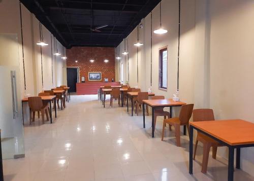 Restoran atau tempat lain untuk makan di RedDoorz Syariah near Transmart Jambi 2