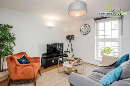 Sentinel Living Serviced Accommodation, Windsor, 2 Bedroom Apartment with Free Parking and WiFi