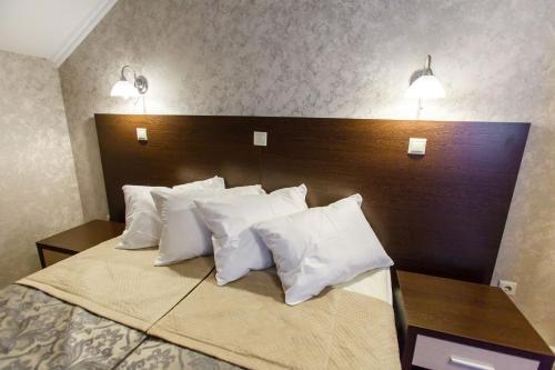 アドレルにあるLavandaのベッドルーム(白い枕のベッド1台付)