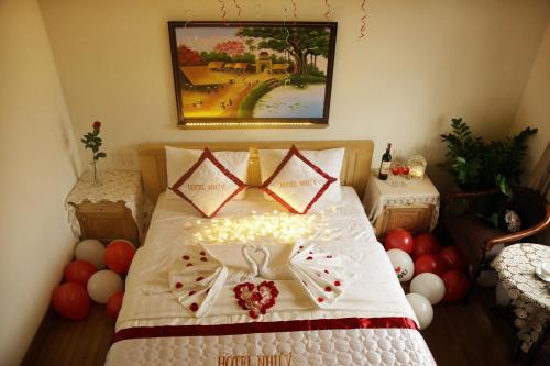 a bedroom with a bed with balloons on it at Hotel Như ý Biên Hòa in Bien Hoa