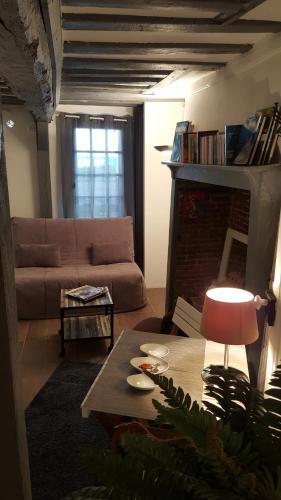 a living room with a couch and a table at Bienvenue chez Greg in Honfleur