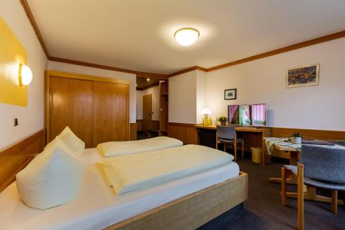 Posteľ alebo postele v izbe v ubytovaní Landgasthof Zum Elsabauern