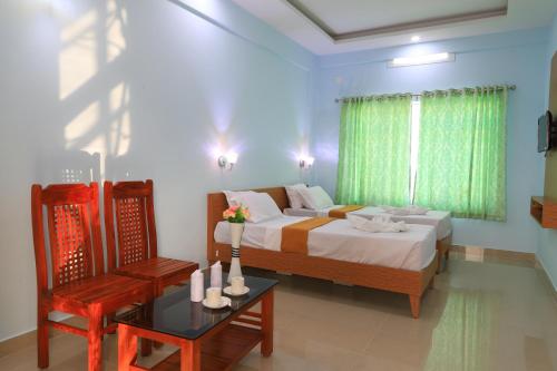 Ένα ή περισσότερα κρεβάτια σε δωμάτιο στο T Homes Thekkady