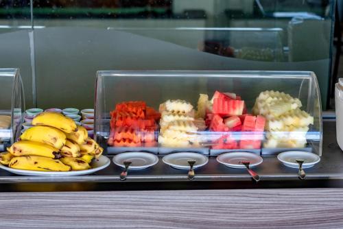 Makanan di atau berdekatan hotel