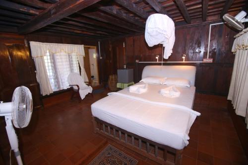 Katil atau katil-katil dalam bilik di Varkala Marine Palace