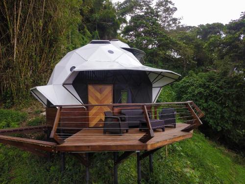Jardin de l'établissement Trekker Glamping - EcoLodge Boutique