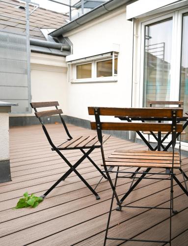2BR Apartment for 6 with Private Terrace near city center & Metro U2