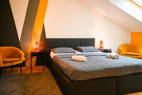 2BR Apartment for 6 with Private Terrace near city center & Metro U2