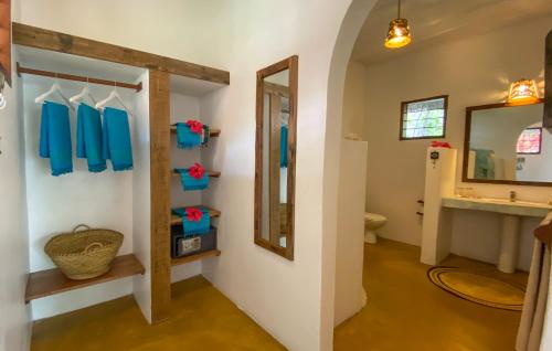 Ванна кімната в Butiama Beach Lodge