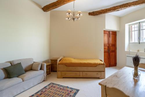 a living room with a couch and a table at La Maison de Beaumont in Beaumont-de-Pertuis