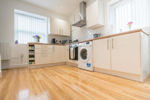 Detached Coach House near Principality Stadium in Cardiff photo 15