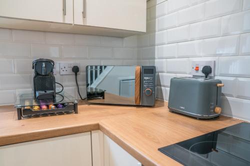 Detached Coach House near Principality Stadium in Cardiff photo 13