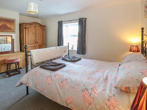 a bedroom with a bed and a window at Rose Cottage in Stoke Ferry
