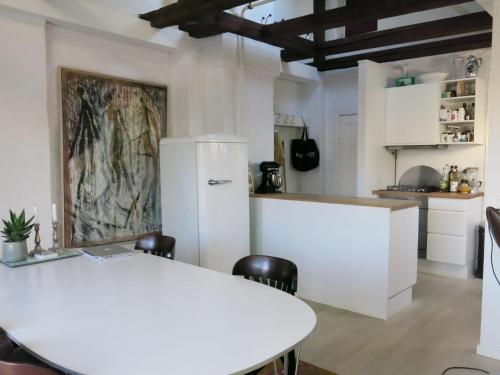 Ett kök eller pentry på ApartmentInCopenhagen Apartment 1340