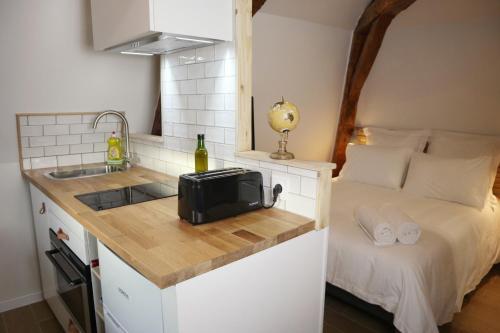 a small kitchen with a sink and a microwave at Villa Noellet - Clermont Ferrand in Aubière
