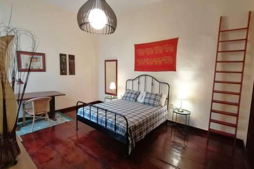 a bedroom with a bed and a ladder and a table at Patio Central in Santa Cruz de la Palma