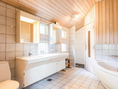 Ένα μπάνιο στο Serene Retreat in Henne By-By Traum