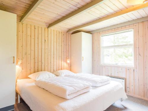 Ένα ή περισσότερα κρεβάτια σε δωμάτιο στο Serene Retreat in Henne By-By Traum