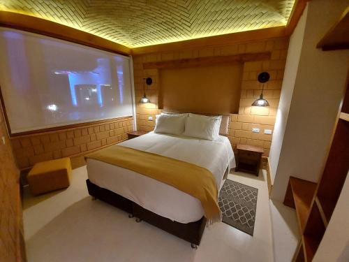 Ένα ή περισσότερα κρεβάτια σε δωμάτιο στο La Alhambra Hotel Boutique