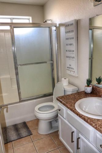 a bathroom with a shower and a toilet and a sink at THE ACE OF OASIS - Casual And Serene Vacation Home in Lake Havasu City