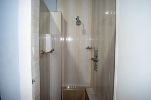 a shower in a bathroom with a shower curtain at Lenasia Guest Lodge in Lenasia