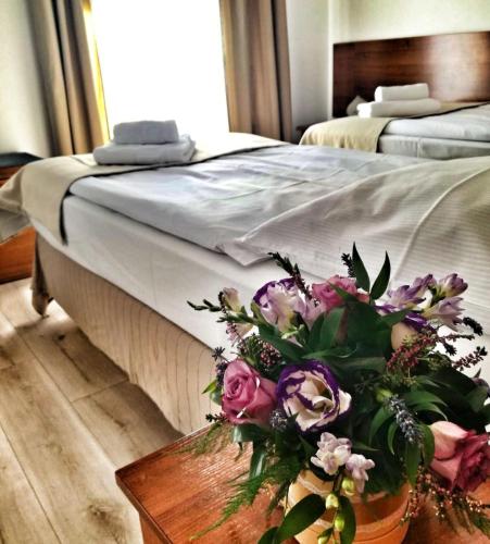 Ένα ή περισσότερα κρεβάτια σε δωμάτιο στο Apartamenty Pod Lwem