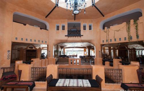 een grote kamer met aasteryasteryasteryasteryasteryasteryasteryasteryasteryasteryasteryasteryasteryasteryasteryasteryasteryastery bij Odyssee Resort Thalasso & SPA in Zarzis
