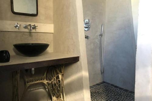 Bilik mandi di Maison gasconne au calme au cœur du Gers
