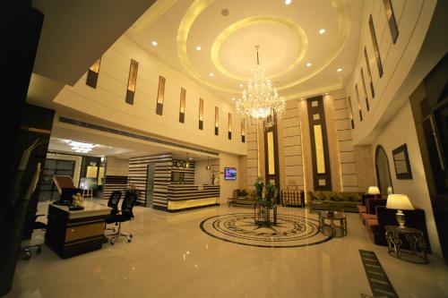 De lobby of receptie bij Hotel Imperia Suites