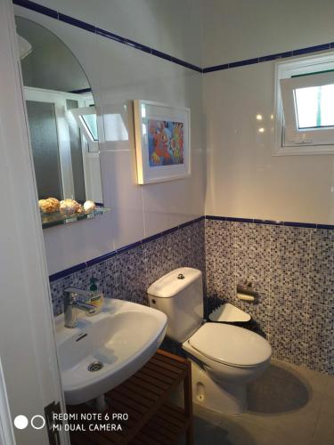 A bathroom at Caracola azul