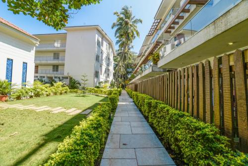 Κήπος έξω από το Eternal Wave Apartments by Daystar Ventures