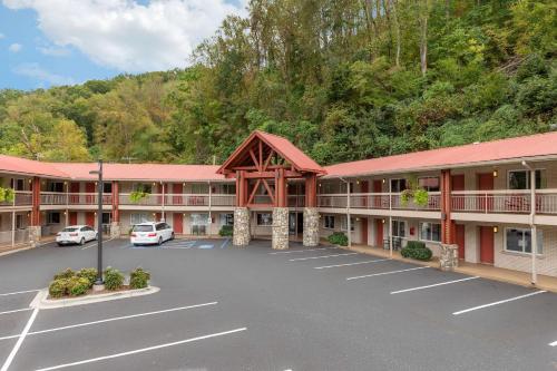 arial view of a hotel with a parking lot at Econo Lodge Cherokee Near Island Park in Cherokee