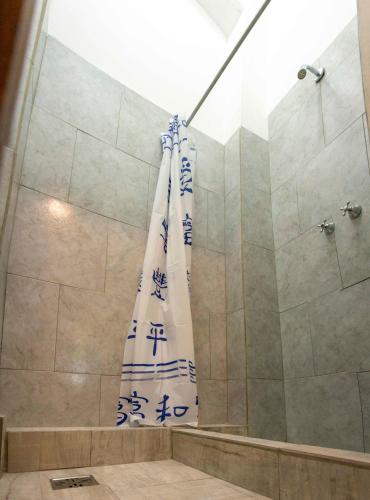 Bilik mandi di Los 3 Gómez