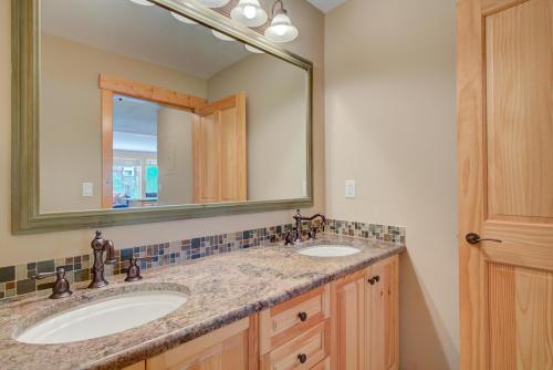 Gallery image of Taylor's Crossing #210 condo in Copper Mountain