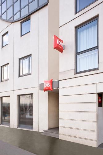 a building with the lops sign on it at ibis Bordeaux Centre - Gare Saint-Jean in Bordeaux