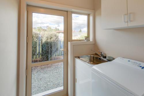 Kuchyň nebo kuchyňský kout v ubytování Leigh Cottage Manapouri