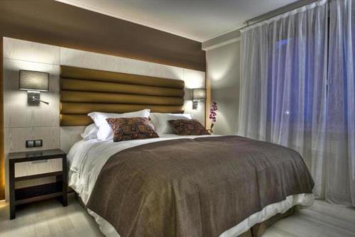  Hotel Princesa Parc -  Room  picture :   Tea/Coffee maker    Safety deposit box    Telephone                           