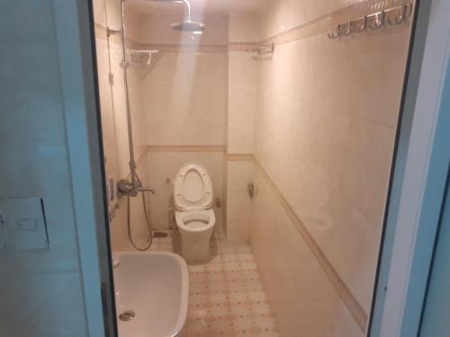a small bathroom with a toilet and a sink at Duong Ha Hotel in Cao Bằng