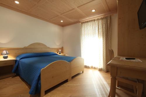 A bed or beds in a room at Agritur Al Molin