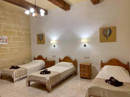 Ένα ή περισσότερα κρεβάτια σε δωμάτιο στο Mejda Farmhouse
