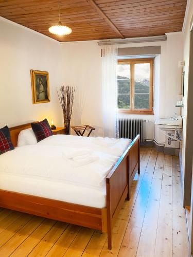 a bedroom with a large white bed in a room at DU GLACIER Boutique & Traditions Hotel in Fiesch