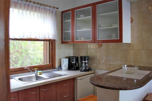 a kitchen with a sink and a counter top at Jardin de Aridane in El Paso