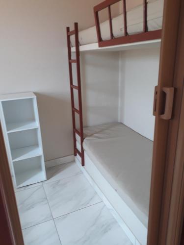 a room with two bunk beds and a door at Morada do Sol in Ilha Comprida