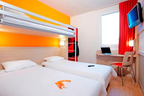 Un pat sau paturi într-o cameră la Première Classe Roissy - Aéroport CDG - Le Mesnil-Amelot