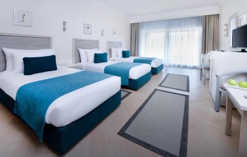 Ein Bett oder Betten in einem Zimmer der Unterkunft JAZ Soma Beach