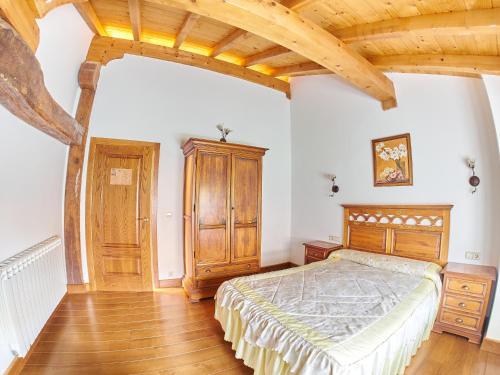 Postel nebo postele na pokoji v ubytování Casa Rural Borda Lenco