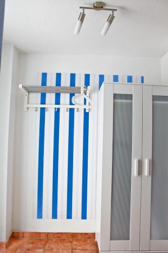 a room with a door with blue and white stripes at Ferienwohnungen auf Hof Kranichstein in Kluis