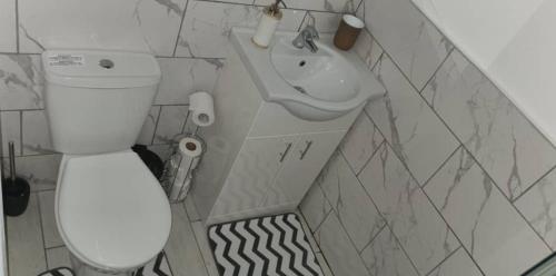 Vonios kambarys apgyvendinimo įstaigoje Exquisite and Modern 2 bed Maisonette